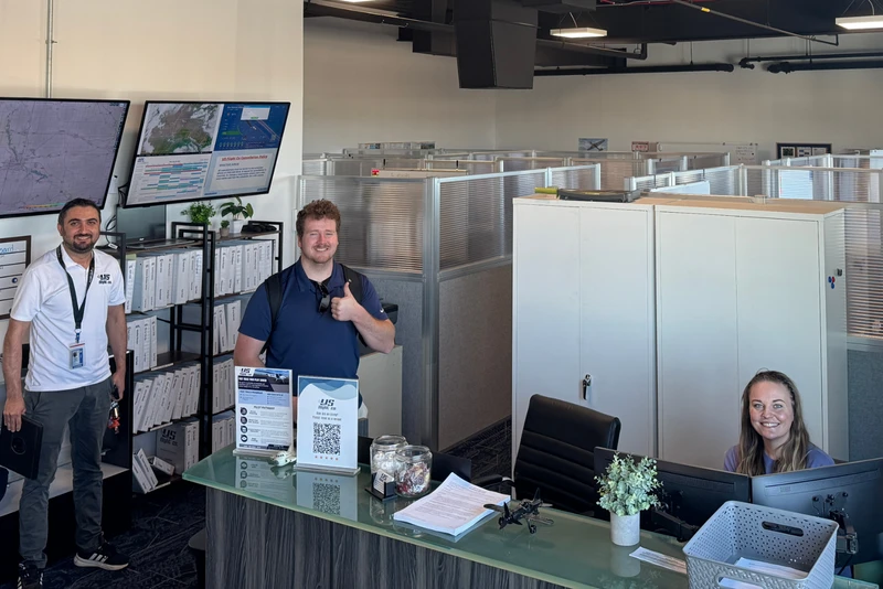 US Flight Co. Advisor Team at Front Desk